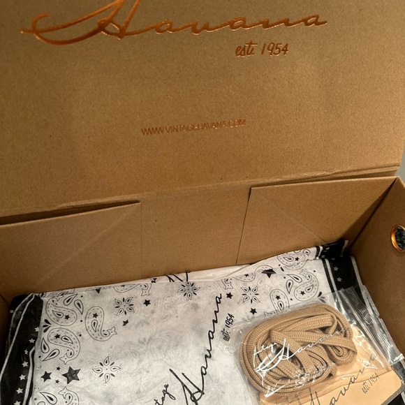 Gently used Vintage Havana Sneekers - Picture 5 of 6